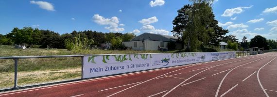 Mitarbeiterfoto Anja Küttler auf E-Bike